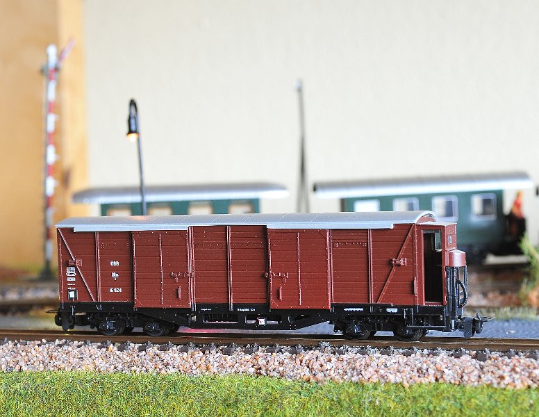 Roco gedeckter Güterwagen 16 824 4 achser